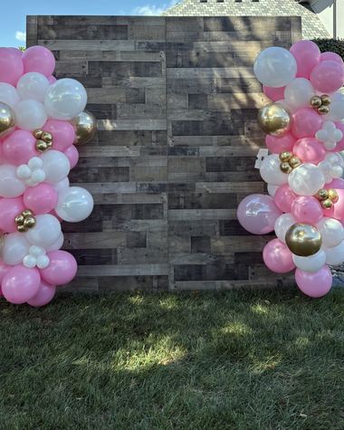 Graduation balloons by Sherri’s Heavenly Balloons, central Indiana.