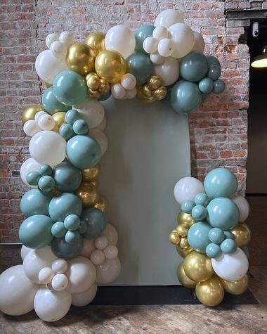 Baby shower balloons by Sherri’s Heavenly Balloons, central Indiana.
