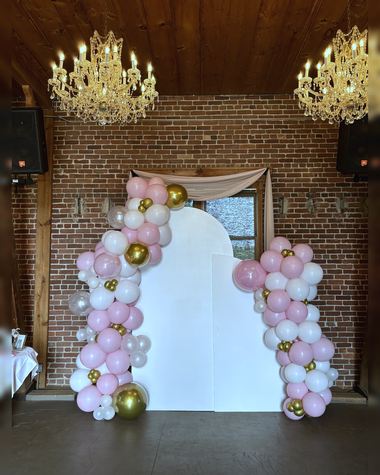 Graduation balloons by Sherri’s Heavenly Balloons, central Indiana.